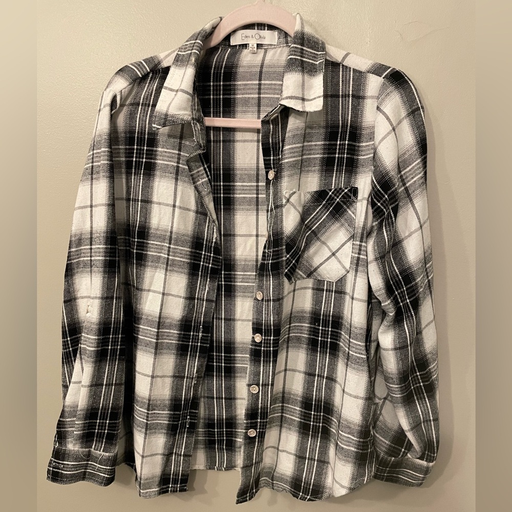 Eden & Olivia Women’s Plaid Button Long-sleeve Shirt Size Medium Black White